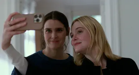 Las nominadas al Oscar Inga Ibsdotter Lilleaas y Elle Fanning, en Valor sentimental. Las nominadas al Oscar Inga Ibsdotter Lilleaas y Elle Fanning, en Valor sentimental.