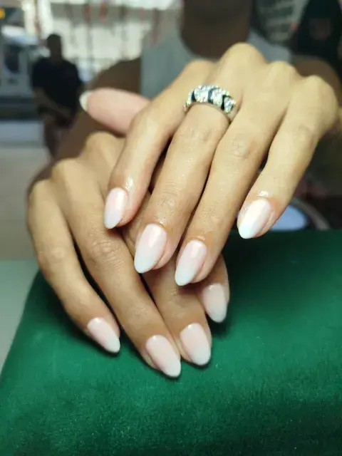 Uñas con esmalte semipermanente