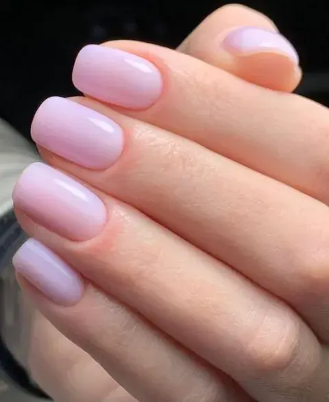Las uñas squoval (cuadrada con bordes redondeados) resultan cómodas, resistentes Las uñas squoval (cuadrada con bordes redondeados) resultan cómodas, resistentes