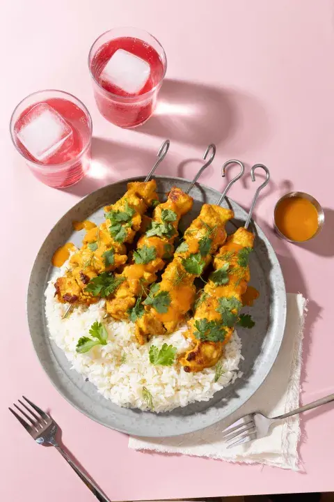 Shish tawook de pollo con arroz y leche de coco Shish tawook de pollo con arroz y leche de coco