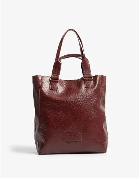El borgoña es uno de los colores que será tendencia este invierno (ISADORA $ 69.900)