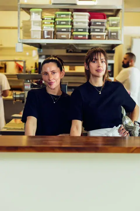 Vicky y Carola Santoro, creadoras de Caprichito y Ti Amo Pizza Vicky y Carola Santoro, creadoras de Caprichito y Ti Amo Pizza