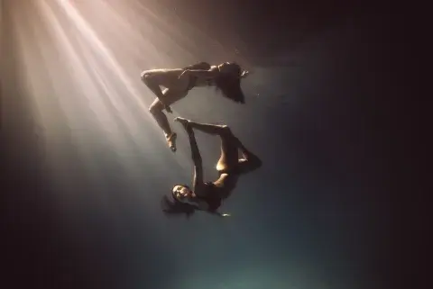 Delfina se sumergió, sin asistencia de oxígeno, junto a las nadadoras retratadas para realizar las fotos de Ninfas.