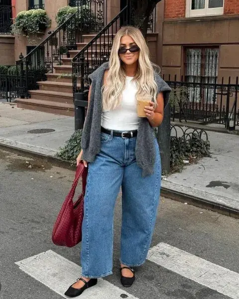 Lejos de ser todos iguales, los jeans ofrecen múltiples posibilidades según su tonalidad. Más que sumar prendas, la clave está en aprender a combinarlas mejor. Lejos de ser todos iguales, los jeans ofrecen múltiples posibilidades según su tonalidad. Más que sumar prendas, la clave está en aprender a combinarlas mejor.