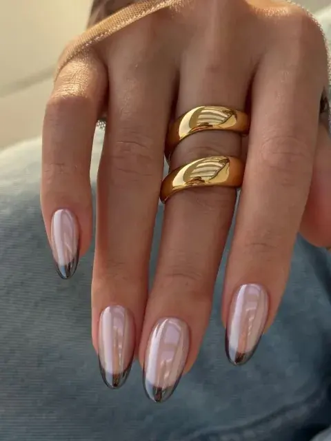 Coffin bronzed nails: así es la manicura minimalista que eleva el nude clásico y conquista el otoño 2026