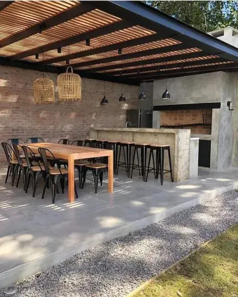 La madera, la piedra, el ladrillo visto o el cemento alisado aportan textura y se integran naturalmente con el entorno. La madera, la piedra, el ladrillo visto o el cemento alisado aportan textura y se integran naturalmente con el entorno.