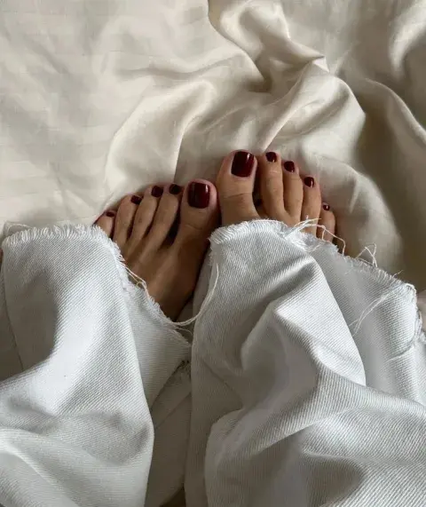 Tendencias en pedicuría 2026: los colores que se deben lucir tus pies este otoño Tendencias en pedicuría 2026: los colores que se deben lucir tus pies este otoño