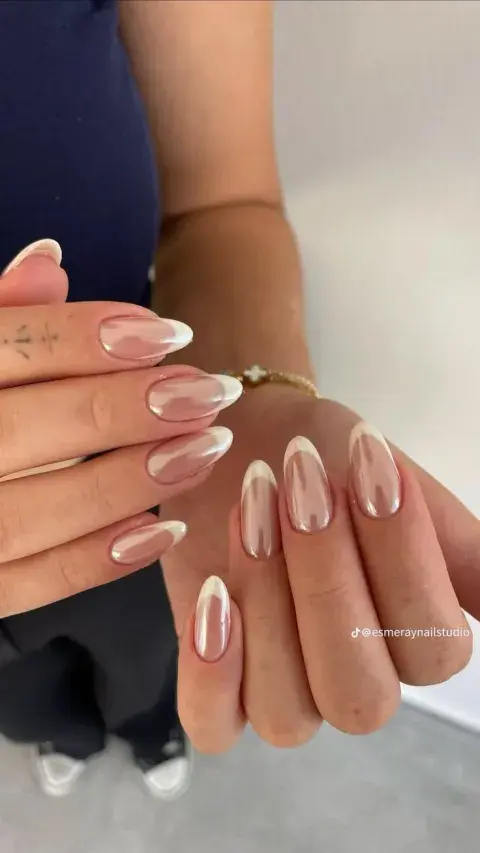 El resultado es una tendencia que demuestra que las uñas pueden convertirse en un verdadero accesorio de estilo: pequeño en tamaño, pero capaz de transformar por completo un look. El resultado es una tendencia que demuestra que las uñas pueden convertirse en un verdadero accesorio de estilo: pequeño en tamaño, pero capaz de transformar por completo un look.