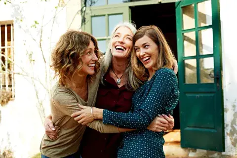 Amistades adultas: por qué es más difícil hacer amigas después de los 30.