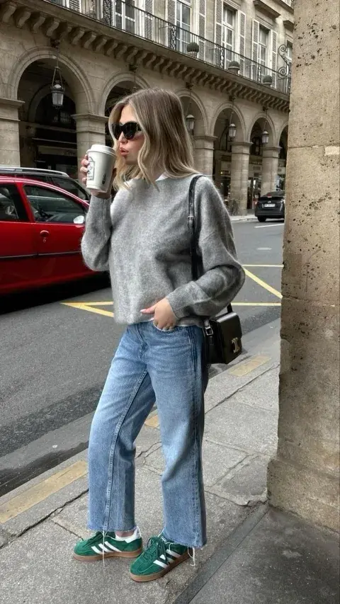 Más allá de su impacto estético, este tipo de pantalón responde a una lógica contemporánea: prendas que acompañan el ritmo diario sin perder elegancia. Más allá de su impacto estético, este tipo de pantalón responde a una lógica contemporánea: prendas que acompañan el ritmo diario sin perder elegancia.