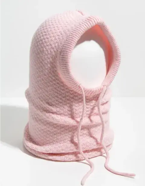 Foto de una balaclava de lana rosa. Foto de una balaclava de lana rosa.