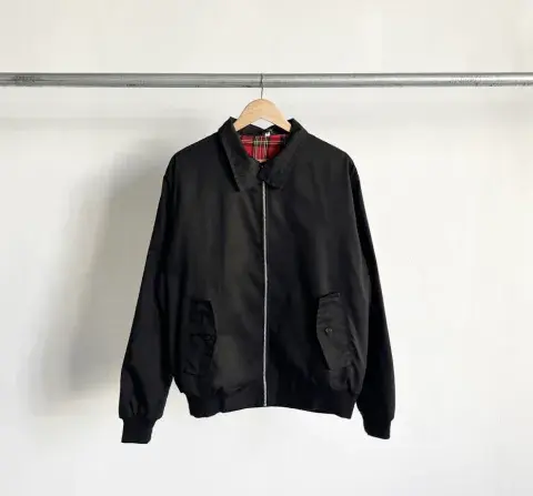 Foto de Campera Harrington negra.