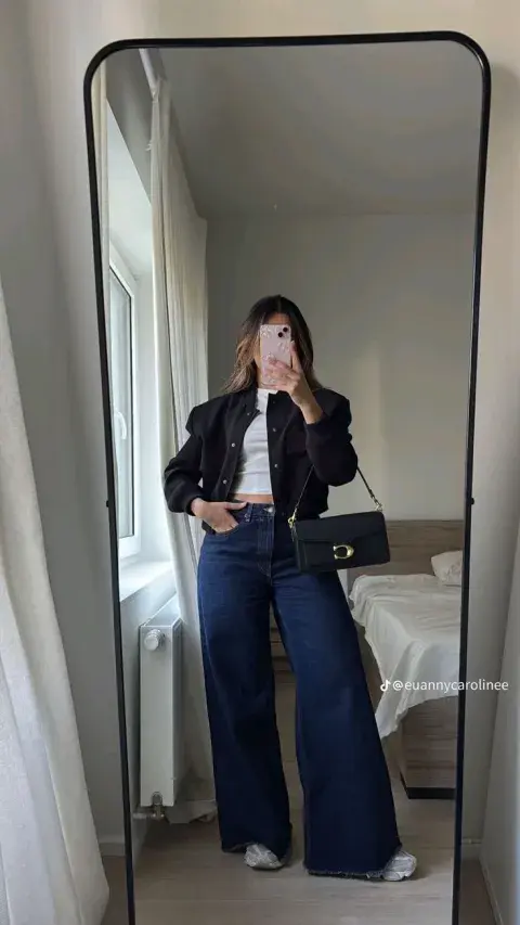 Lejos de ser todos iguales, los jeans ofrecen múltiples posibilidades según su tonalidad. Más que sumar prendas, la clave está en aprender a combinarlas mejor. Lejos de ser todos iguales, los jeans ofrecen múltiples posibilidades según su tonalidad. Más que sumar prendas, la clave está en aprender a combinarlas mejor.