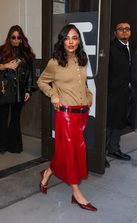 Ni de cuero ni de jean: esta es la falda que será tendencia fuerte en 2026