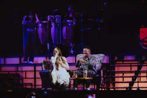 Alejandro Sanz y Yami Safdie Alejandro Sanz y Yami Safdie