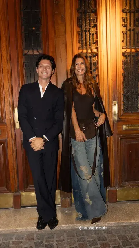 La empresaria asistió a una exclusiva cena en Buenos Aires acompañada por su hija, Antonia Macri, y juntas se convirtieron en una de las duplas más comentadas de la velada.La empresaria asistió a una exclusiva cena en Buenos Aires acompañada por su hija, Antonia Macri, y juntas se convirtieron en una de las duplas más comentadas de la velada. La empresaria asistió a una exclusiva cena en Buenos Aires acompañada por su hija, Antonia Macri, y juntas se convirtieron en una de las duplas más comentadas de la velada.La empresaria asistió a una exclusiva cena en Buenos Aires acompañada por su hija, Antonia Macri, y juntas se convirtieron en una de las duplas más comentadas de la velada.