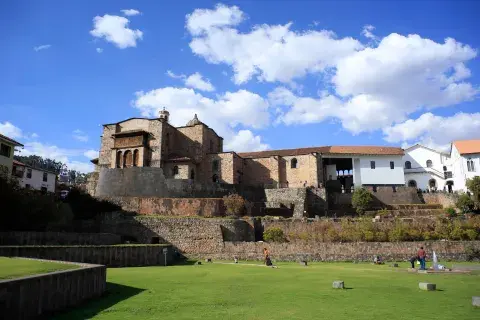 Cusco: iglesia y convento de Santo Domingo de Guzmán, mezla de historia, conexión y comunidad en Perú. Cusco: iglesia y convento de Santo Domingo de Guzmán, mezla de historia, conexión y comunidad en Perú.