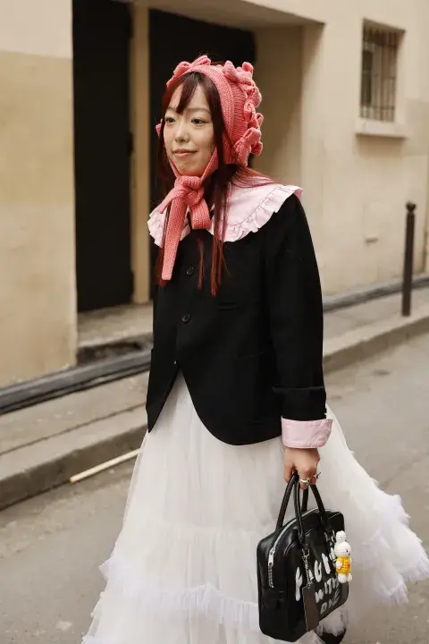 Foto de mujer con Balaclava de diseño. Foto de mujer con Balaclava de diseño.