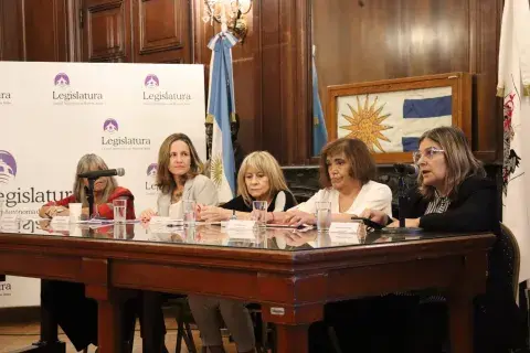 Presentación del informe anual en la Legislatura. Presentación del informe anual en la Legislatura.