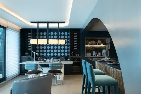 l azul en versiones profundas suma dramatismo y modernidad.