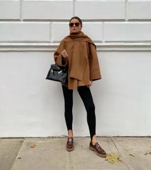 El éxito del fuseau radica en su capacidad de adaptación. Puede ser parte de un look minimalista, elegante o incluso sporty, según cómo se combine. Esa versatilidad es justamente lo que lo posiciona como el nuevo básico del guardarropa. El éxito del fuseau radica en su capacidad de adaptación. Puede ser parte de un look minimalista, elegante o incluso sporty, según cómo se combine. Esa versatilidad es justamente lo que lo posiciona como el nuevo básico del guardarropa.