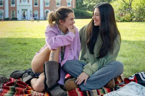 Compañeras de cuarto está disponible en Netflix.