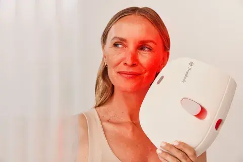 Máscaras LED en casa: la tendencia viral de skincare que promete resultados profesionales (y lo que tenés que saber antes de probarla) Máscaras LED en casa: la tendencia viral de skincare que promete resultados profesionales (y lo que tenés que saber antes de probarla)