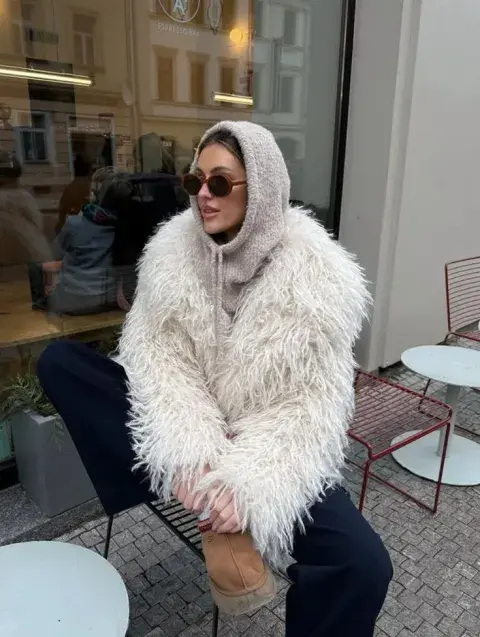 Adiós al tapado largo: el abrigo vintage que volverá a estar de moda en 2026 Adiós al tapado largo: el abrigo vintage que volverá a estar de moda en 2026