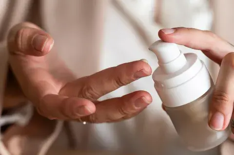 La base perfecta para el otoño: cómo elegirla según tu tipo de piel y la luz de la temporada 