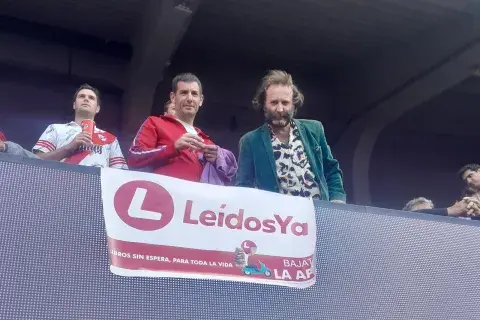 Matías Reck junto a su hermano Pato promocionaron la app LeídosYa en la cancha de River. Matías Reck junto a su hermano Pato promocionaron la app LeídosYa en la cancha de River.