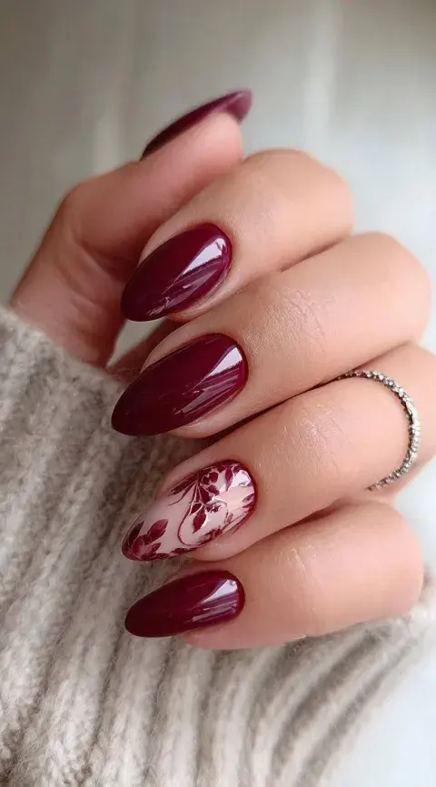 Los colores protagonistas de uñas para el otoño 2026: Borgoña y rojo vino.