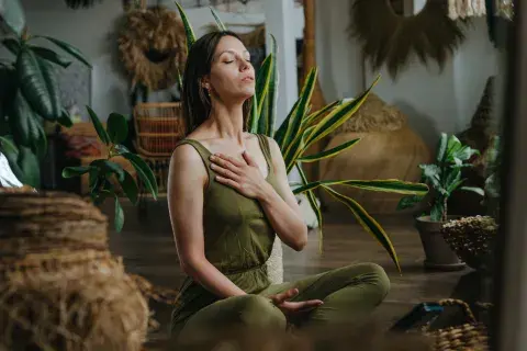 Meditación para las inquietas: 4 técnicas para bajar la ansiedad en menos de 10 minutos