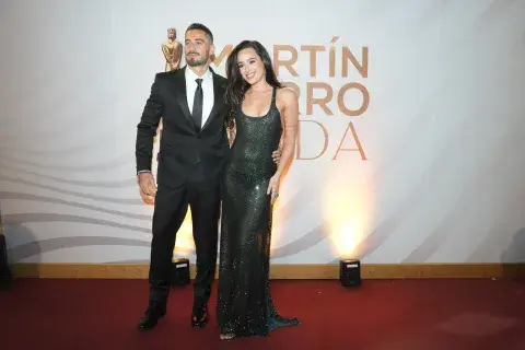 Nicolás Occhiato y Flor Jazmín Peña en la alfombra roja de los Martín Fierro de la Moda 2026. Nicolás Occhiato y Flor Jazmín Peña en la alfombra roja de los Martín Fierro de la Moda 2026.