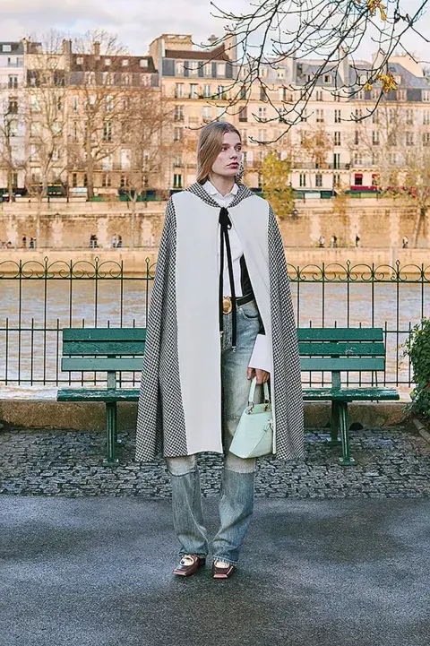 LA MODA TAMBIÉN SE HACE ECO DE ESTA TENDENCIA CON EL ESTILO POETCORE. LA MODA TAMBIÉN SE HACE ECO DE ESTA TENDENCIA CON EL ESTILO POETCORE.