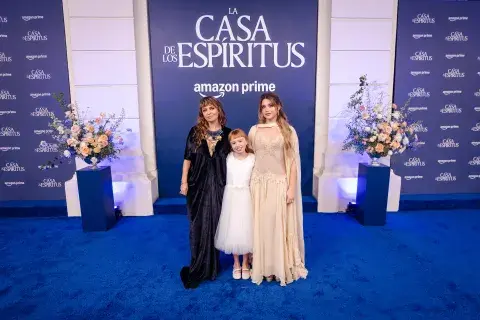 Dolores Fonzi, Francesca Turco y Nicole Wallace, las tres Claras de La casa de los espíritus Dolores Fonzi, Francesca Turco y Nicole Wallace, las tres Claras de La casa de los espíritus