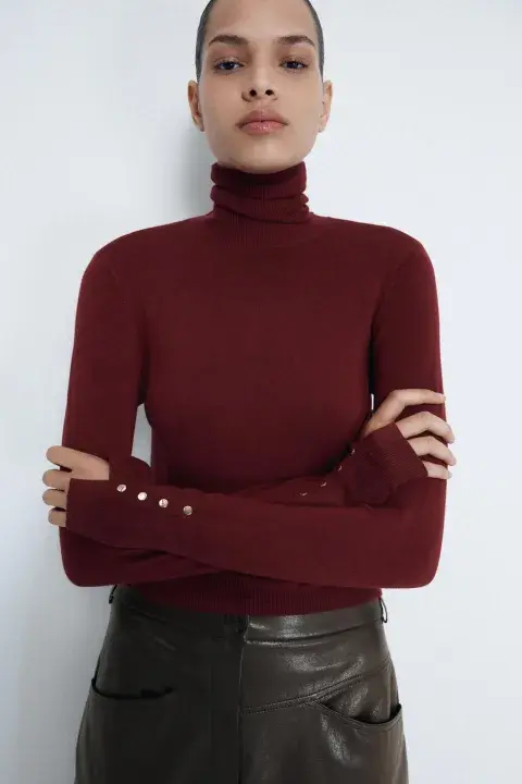 El borgoña es uno de los colores del año (ZARA 93.990,00 ARS) El borgoña es uno de los colores del año (ZARA 93.990,00 ARS)