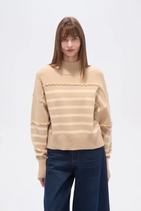 Las prendas rayadas siguen en tendencia (INDIAN S $ 55.900) Las prendas rayadas siguen en tendencia (INDIAN S $ 55.900)