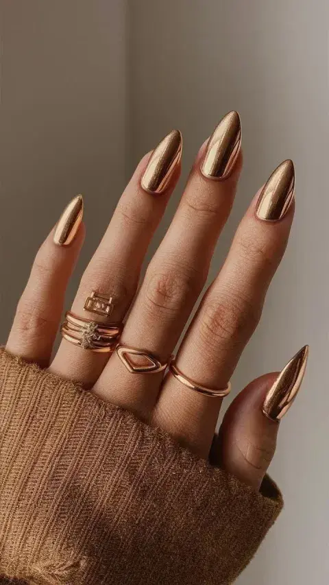 Foto de uñas color cobre.