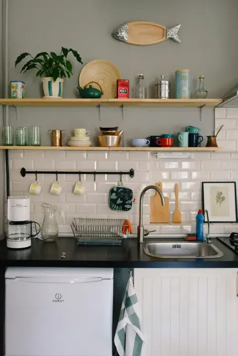 Foto de una cocina ordenada. Foto de una cocina ordenada.
