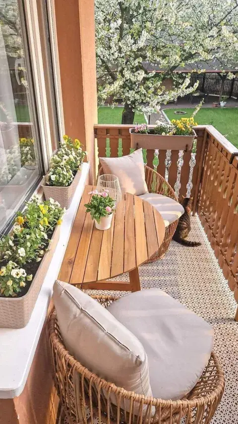 Balcones estrechos: ideas simples y cancheras para aprovecharlos al máximo este otoño Balcones estrechos: ideas simples y cancheras para aprovecharlos al máximo este otoño