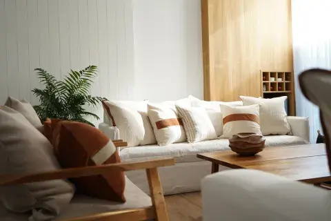 Claves para conseguir una casa relajante, serena y sin estrés, según interioristas de Tendencia Arenales