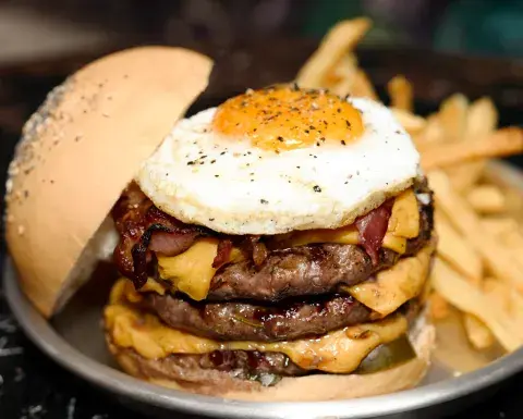 Día de la Hamburguesa: del smash al doble cheddar, las mejores propuestas para celebrar en Buenos Aires