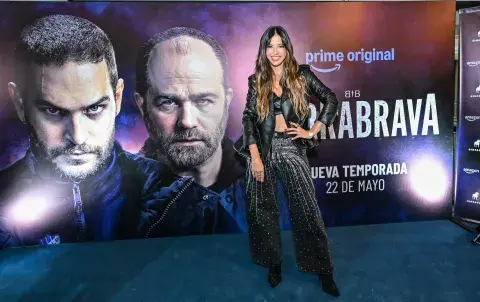 Foto de Cande Molfese en el lanzamiento de la temporada 2 de Barrabrava.