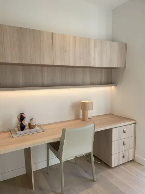 Escritorios estrechos: ideas para armar un rincón funcional y lindo Escritorios estrechos: ideas para armar un rincón funcional y lindo