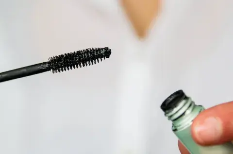 Pestañas más largas: el truco viral para aplicar la máscara como una experta