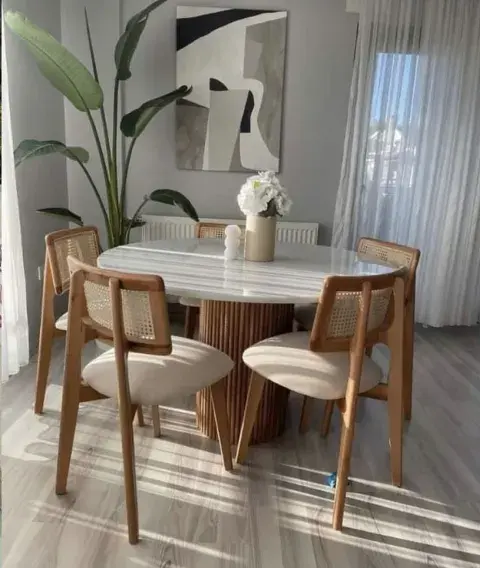 Adiós a la mesa cuadrada en el comedor: la tendencia que conquista los espacios modernos