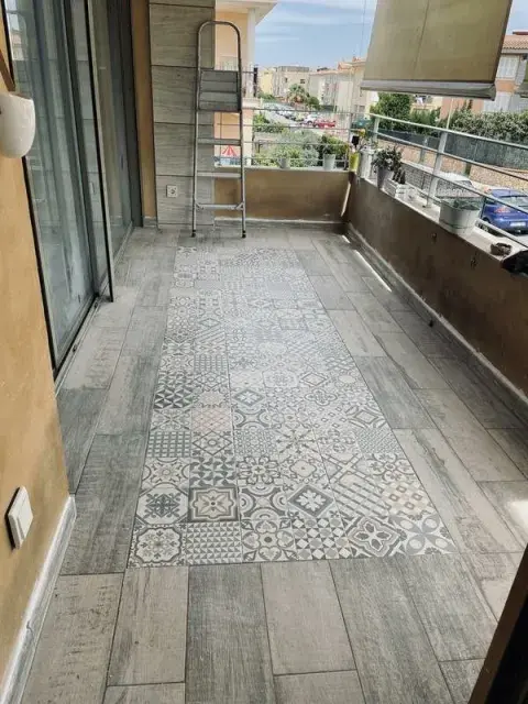 Adiós al césped artificial de toda la vida: 5 alternativas que triunfan en balcones y terrazas. Adiós al césped artificial de toda la vida: 5 alternativas que triunfan en balcones y terrazas.