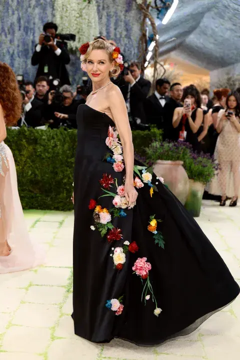 Naomi Watts en la Met Gala 2026. Naomi Watts en la Met Gala 2026.