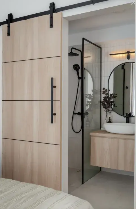 Puertas corredizas en baños pequeños: la solución deco que libera espacio y suma diseño Puertas corredizas en baños pequeños: la solución deco que libera espacio y suma diseño