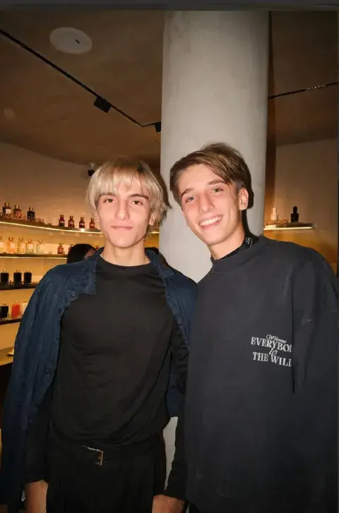 Los mellizos Yaco y Moro tienen actualmente 16 años y, al igual que su hermana, evitan la exposición mediática.